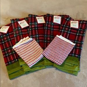 NWT Bundle of Kitchen Linens